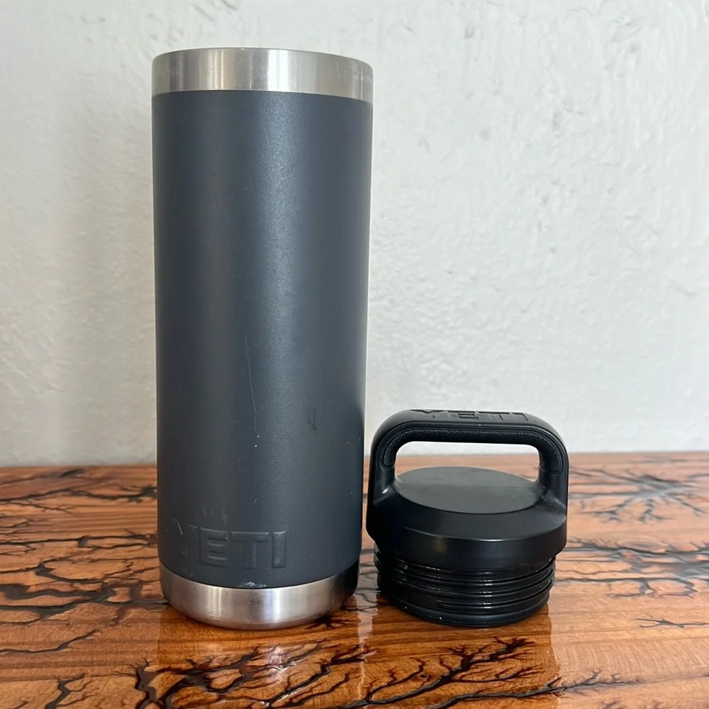 Grey Yeti Rambler 18oz with screw lid - Picture 2 of 4